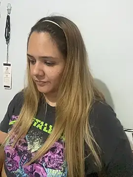 Snapshot of LoreinnFox chatting on 04/06/26, 04:46 LoreinnFox online show from 04/06/26, 04:46