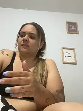 Snapshot of LoreinnFox chatting on 04/02/26, 04:41 LoreinnFox online show from 04/02/26, 04:41