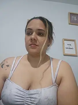 LoreinnFox online show from 04/28/26, 04:06