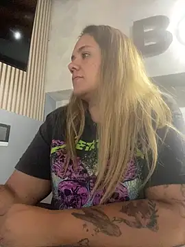 Snapshot of LoreinnFox chatting on 04/05/26, 08:26 LoreinnFox online show from 04/05/26, 08:26