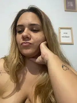 Snapshot of LoreinnFox chatting on 04/11/26, 07:45 LoreinnFox online show from 04/11/26, 07:45