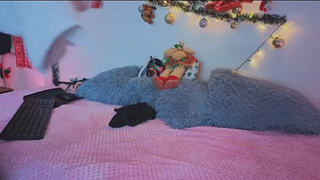 Snapshot of MarillynMorgan chatting on 12/18/25, 02:10 MarillynMorgan online show from 12/18/25, 02:10