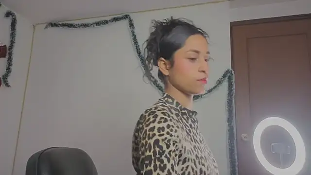 Snapshot of MarillynMorgan chatting on 12/04/25, 03:11 MarillynMorgan online show from 12/04/25, 03:11