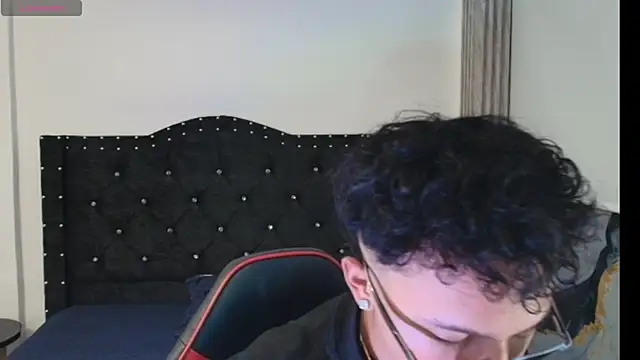 Snapshot of thian_blakee chatting on 11/30/25, 03:18 thian blakee online show from 11/30/25, 03:18