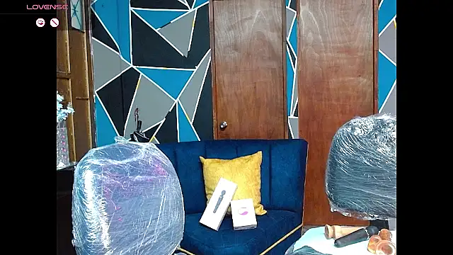 Snapshot of Ema_hot_01 chatting on 04/09/26, 11:00 Ema hot 01 online show from 04/09/26, 11:00