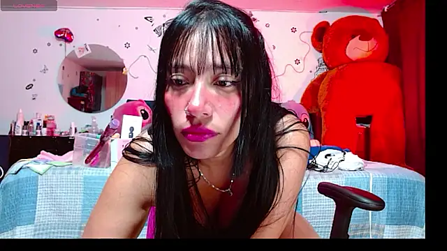 Snapshot of Ema_hot_01 chatting on 02/15/26, 03:40 Ema hot 01 online show from 02/15/26, 03:40