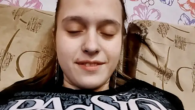 SophieHazely online show from 12/19/25, 11:23