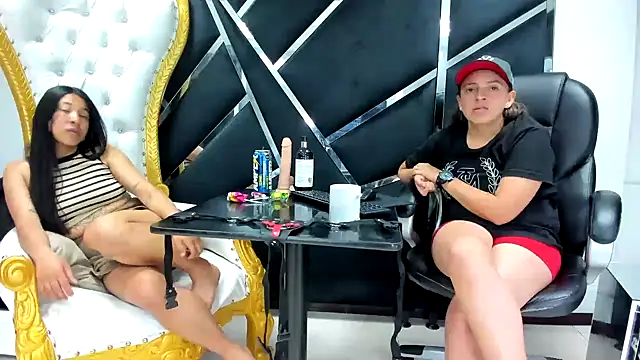 Alyssa Noah online show from 12/19/25, 04:27