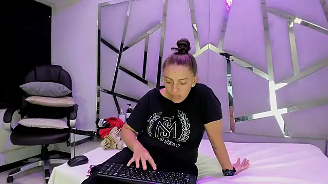 Alyssa Noah online show from 04/08/26, 03:19