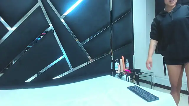 Alyssa Noah online show from 04/15/26, 03:01