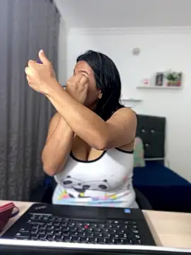 Snapshot of CATHA_EF chatting on 01/12/26, 07:31 CATHA EF online show from 01/12/26, 07:31