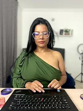 Snapshot of CATHA_EF chatting on 01/08/26, 09:43 CATHA EF online show from 01/08/26, 09:43