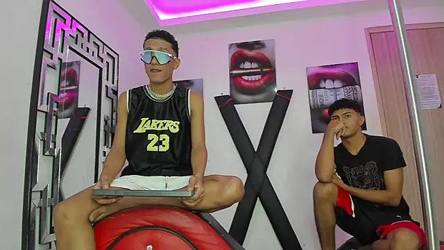 COUPLES BOYS online show from 11/28/25, 07:30