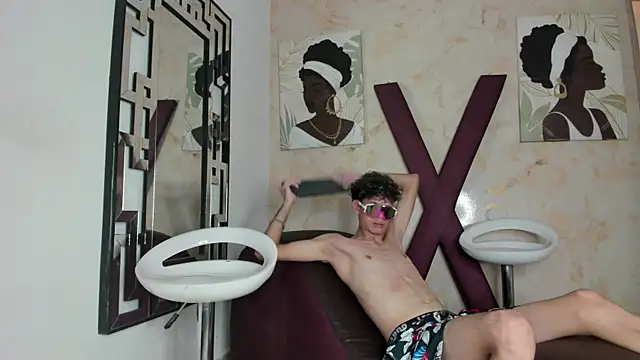 COUPLES BOYS online show from 05/20/26, 07:22