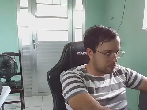 Snapshot of Silvakkfitk chatting on 12/16/25, 05:17 Silvakkfitk online show from 12/16/25, 05:17