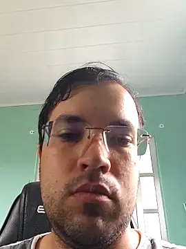 Snapshot of Silvakkfitk chatting on 12/22/25, 11:21 Silvakkfitk online show from 12/22/25, 11:21