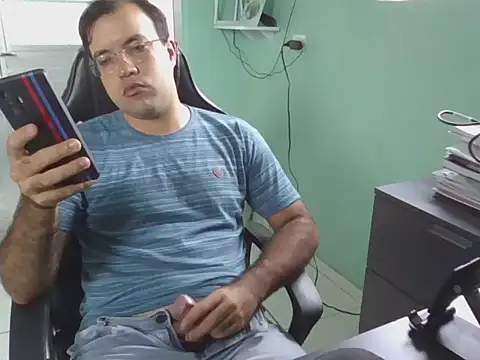 Snapshot of Silvakkfitk chatting on 02/21/26, 10:28 Silvakkfitk online show from 02/21/26, 10:28