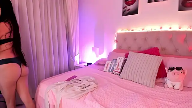 Snapshot of Charlotte_rider_ chatting on 12/19/25, 03:32 Charlotte rider online show from 12/19/25, 03:32