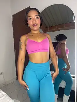 Snapshot of caro_ebony chatting on 12/18/25, 08:34 caro ebony online show from 12/18/25, 08:34