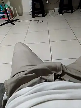 Snapshot of cristian112090 chatting on 09/27/25, 03:34 cristian112090 online show from 09/27/25, 03:34