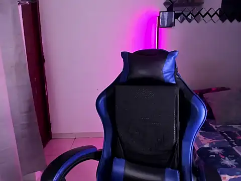 Snapshot of Super_boys1 chatting on 12/18/25, 12:05 Super boys1 online show from 12/18/25, 12:05