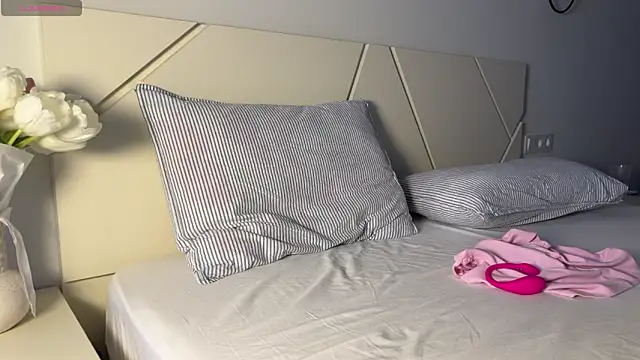 tinyholess online show from 02/19/26, 02:25