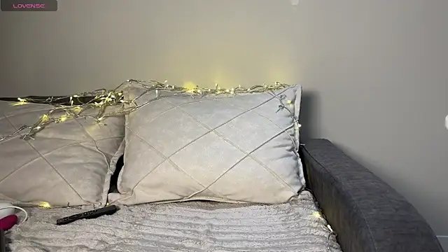 tinyholess online show from 02/05/26, 04:03