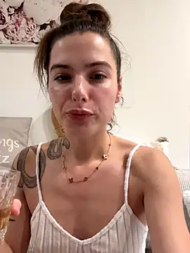 Snapshot of Sugarbellax chatting on 12/02/25, 05:14 Sugarbellax online show from 12/02/25, 05:14