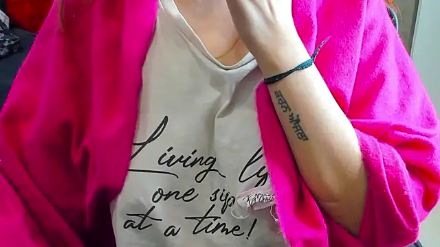 Snapshot of shawtty_lakshika23 chatting on 11/27/25, 10:59 shawtty lakshika23 online show from 11/27/25, 10:59