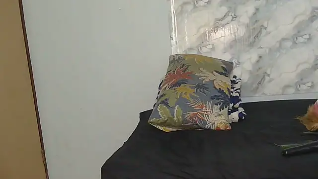 Snapshot of SexyZuluBarbie chatting on 06/18/26, 10:09 SexyZuluBarbie online show from 06/18/26, 10:09