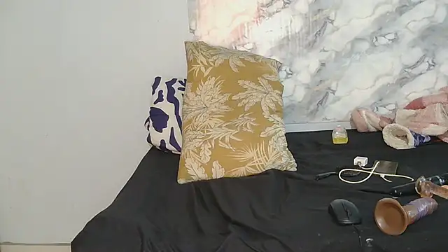 Snapshot of SexyZuluBarbie chatting on 06/19/26, 11:05 SexyZuluBarbie online show from 06/19/26, 11:05