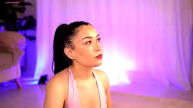 LaraCullen online show from 12/22/25, 07:47