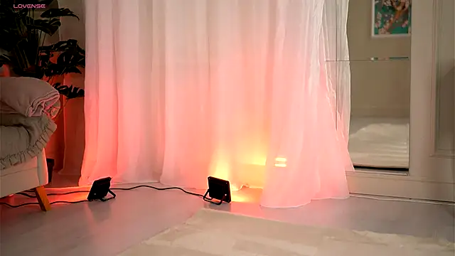 LaraCullen online show from 12/19/25, 07:38