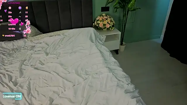 LaurieGutierrez online show from 03/29/26, 05:09