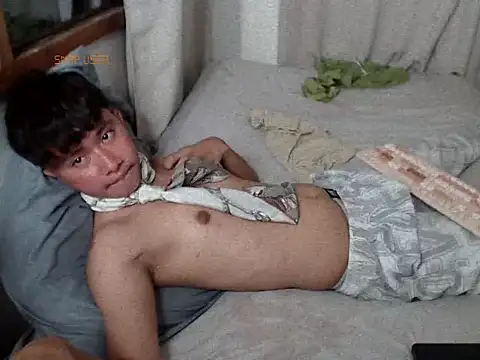 Snapshot of asiantwink0000 chatting on 11/30/25, 05:25 asiantwink0000 online show from 11/30/25, 05:25