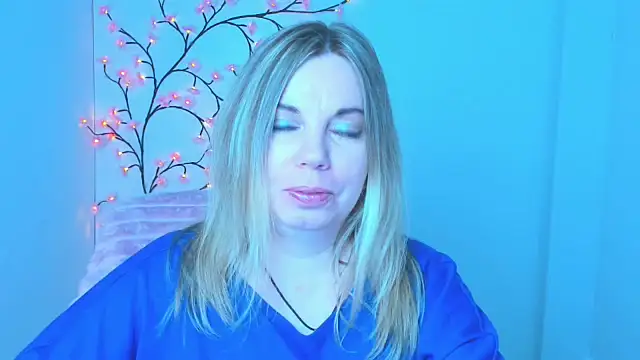 Amanda Swannn online show from 04/15/26, 06:08