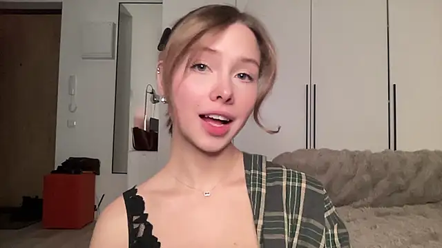 Snapshot of girlfromblushland chatting on 01/08/26, 12:05 girlfromblushland online show from 01/08/26, 12:05