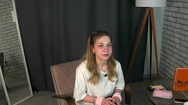 Snapshot of KiaOdonnel chatting on 12/15/25, 06:52 KiaOdonnel online show from 12/15/25, 06:52