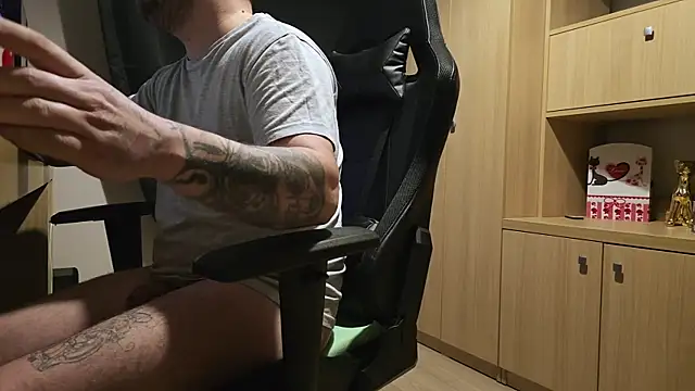 Snapshot of kevinnlovelly chatting on 02/16/26, 07:34 kevinnlovelly online show from 02/16/26, 07:34