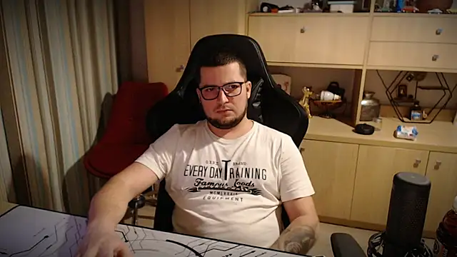 kevinnlovelly online show from 12/20/25, 09:28