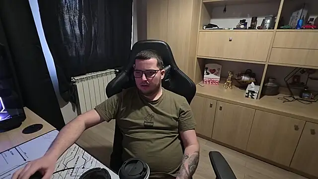 Snapshot of kevinnlovelly chatting on 02/13/26, 11:43 kevinnlovelly online show from 02/13/26, 11:43