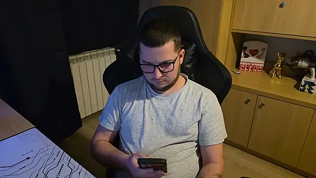 Snapshot of kevinnlovelly chatting on 02/05/26, 02:18 kevinnlovelly online show from 02/05/26, 02:18