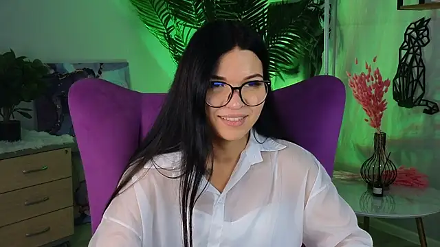 LulaMazzeo online show from 11/28/25, 01:33