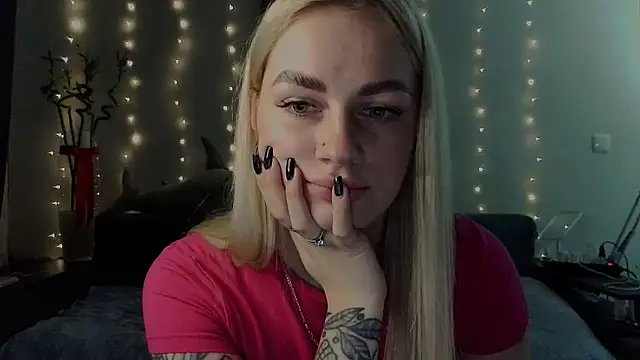 Snapshot of Whitehex666 chatting on 11/27/25, 03:45 Whitehex666 online show from 11/27/25, 03:45