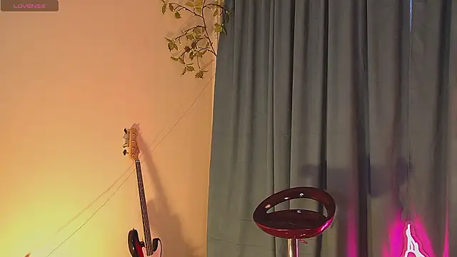 Jennifer Wiliams online show from 03/01/26, 02:06