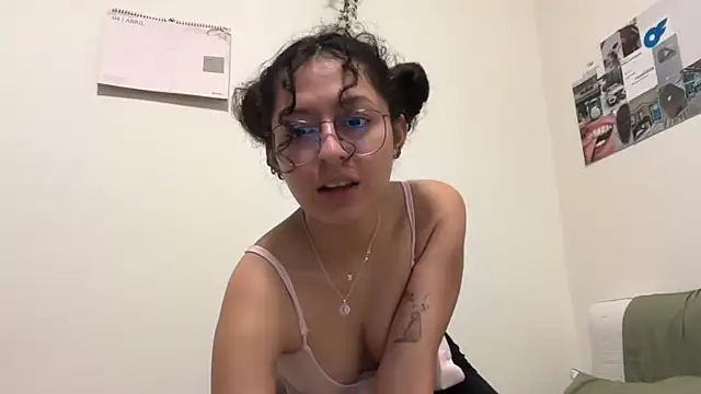 Alicatcua  online show from 04/02/26, 02:30