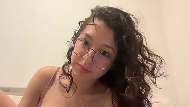 Alicatcua  online show from 01/12/26, 03:02