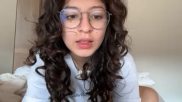 Alicatcua  online show from 05/31/26, 03:18