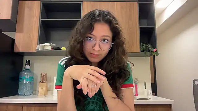 Snapshot of Alicatcua_ chatting on 07/02/26, 02:12 Alicatcua online show from 07/02/26, 02:12