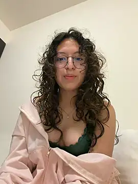 Alicatcua  online show from 02/06/26, 03:13